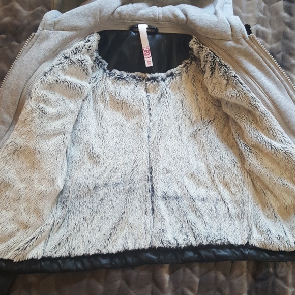 Jacket - Picture 3 of 4